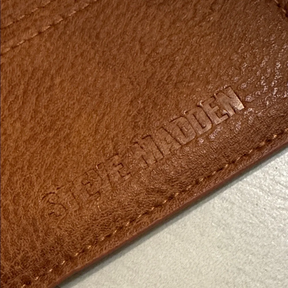 Steve Madden compact leather